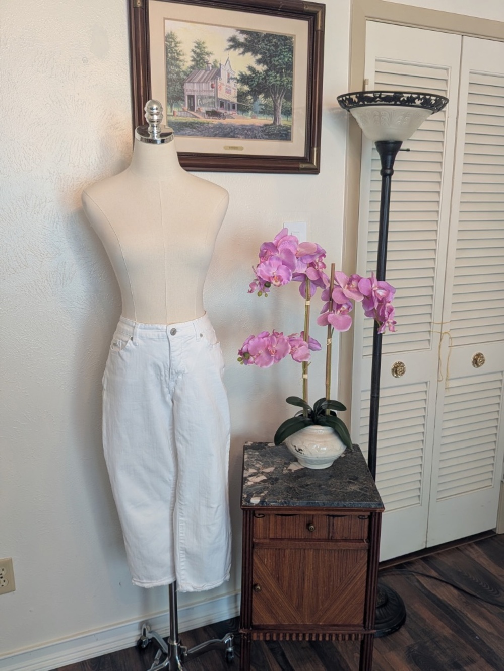 Nine West White Cropped Straight Leg Jeans Size 10 Avg - Raw Hem Capri Denim